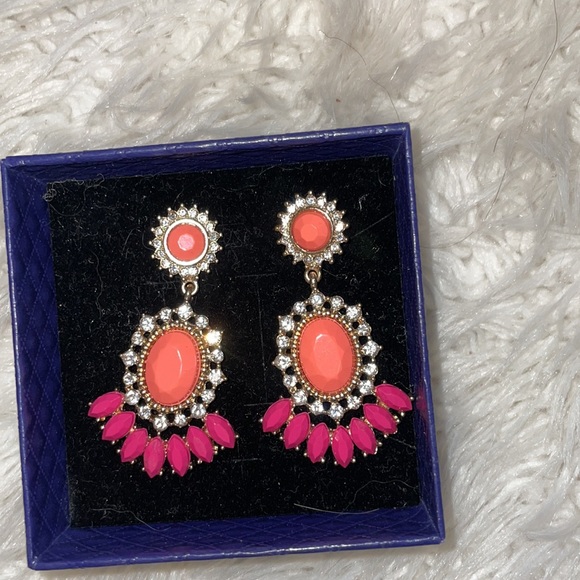 Bundle deal! Amazing never worn statement earrings. - Picture 4 of 8